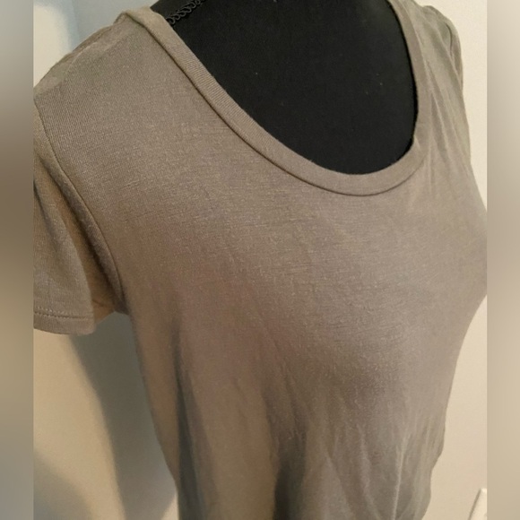 Dark green size small Express high low soft tshirt - Picture 3 of 5